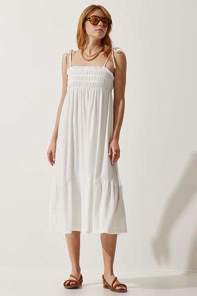 Happiness İstanbul Weißes Sommer-Strickkleid mit Riemchen und Crinkle-Muster für Damen, UB00250