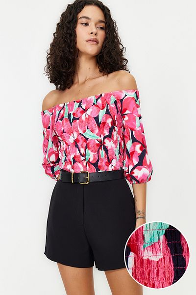 Trendyol Collection Гіпюрова блузка Кармен Комір рожевого кольору Текстуровані бірюзові рукави з гіпюром TWOSS24BZ00039 з крученим гіпюром