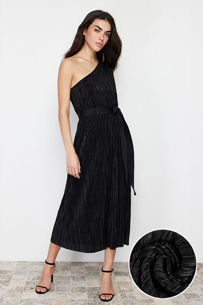 Trendyol Collection Černé páskové midi šaty s jedním rukávem elastické pletené midi tužkové šaty TWOSS24EL00425
