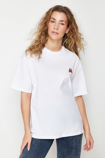 Trendyol Collection Bílé 100% bavlna Vyšívané Oversize/Wide Fit Pletené tričko s výstřihem TWOSS24TS00102