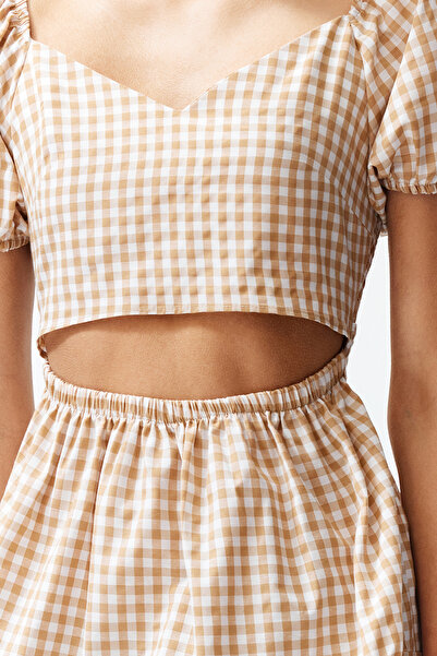 Trendyol Collection Velbloudí bruslař/Otevírací okénko do pasu/Výřez Detailně zkontrolované super mini tkané šaty TWOSS22EL00128