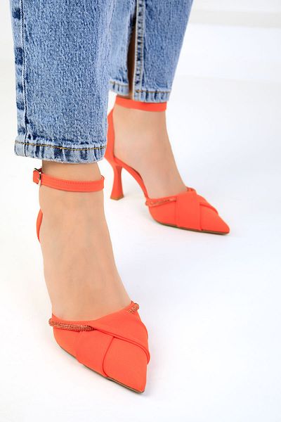 SOHO Orangefarbene klassische Damenschuhe mit Absatz aus mattem Satin 18899