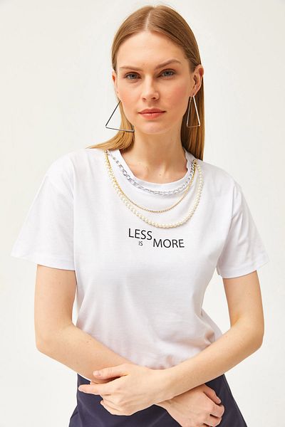Olalook Ecrufarbenes T-Shirt mit Halskettendetails und bequemer Passform für Damen TSH-19000778