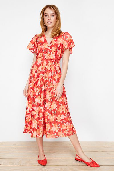 Trendyol Collection Burgunderrotes Skater-/Gürtelöffnungs-Midikleid aus geripptem, dehnbarem Strick mit zweireihigen Taschentuchärmeln TWOSS24EL00482