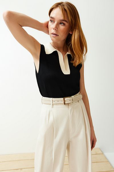 Trendyol Collection Μπλούζα με λαιμόκοψη εκρού πόλο με εμφάνιση TWOSS24BZ00273