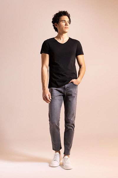 DeFacto Bavlněné základní tričko Slim Fit s výstřihem do V - M4791az23sm
