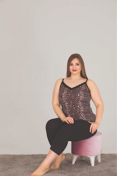 Temporium Women's Plus Size Collar Lace Detailed Patterned Rope Strap Capri Pajama Set