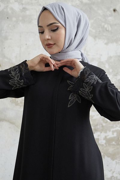 InStyle فيريس بأكمام زهرة حجرية - أسود