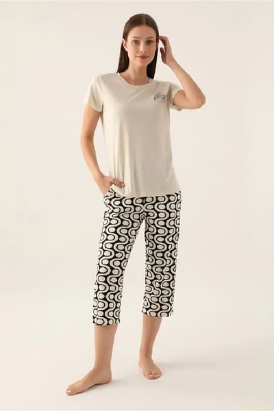 Arnetta OYUK COLLAR SOFT TEXTURED SHORT SLEEVE CAPRY SIZE WOMEN'S PAJAMAS SUIT 2894
