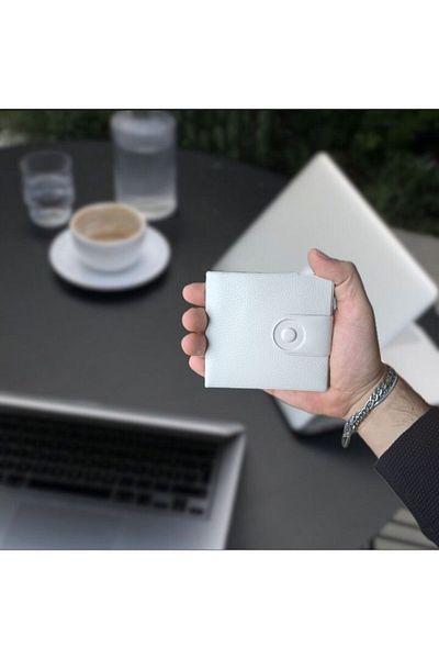 babbelt Magnetic Travel Wallet Cream