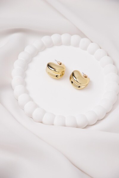 Sacha Accessories أقراط ذهبية منحنية هندسية بنصف حلقة