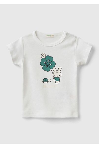 United Colors of Benetton تي شيرت أبيض مطبوع عليه رسومات - رقبة دائرية للأطفال مع أزرار كبس على الكتف