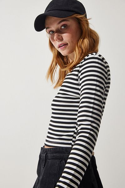 Happiness İstanbul Women's Black Crew Neck Striped Crop Knitted Blouse CR00424