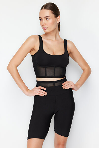 Trendyol Collection Pletená sportovní podprsenka s černým podkladem/štýlovým tylem a korzetem s detailním tlustým popruhem THMSS24SS00005