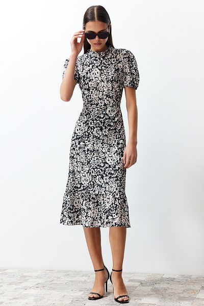 Trendyol Collection Ροζ φλοράλ στάμπα σε γραμμή Α με φουντωτή επένδυση Midi Woven Φόρεμα TWOSS20EL0894