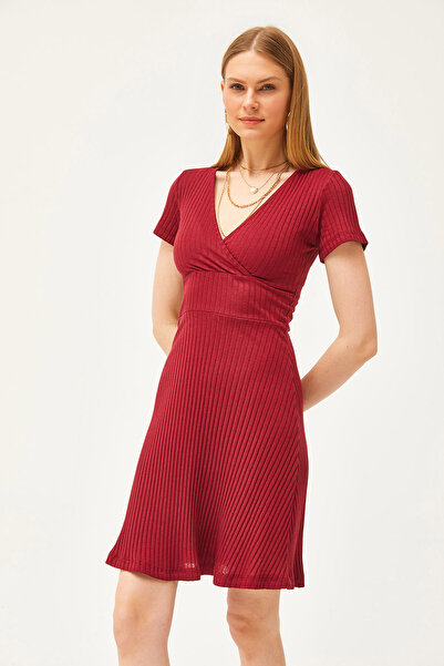 Olalook Burgundowa damska sukienka z kołnierzykiem i krótkim rękawem, mini rozkloszowana ELB-19002059