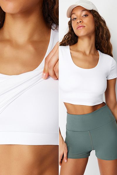 Trendyol Collection Weißes 2-lagiges, kurzes Strick-Sporttop/Bluse mit Polster im Sport-BH THMSS24BZ00003