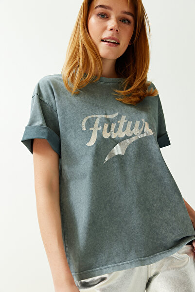 Trendyol Collection Gray Slogan Printed Washed Relaxed/Comfortable Fit Crew Neck Knitted T-Shirt Twoss24Ts00107