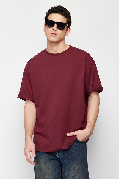 Trendyol Collection Bordeauxrotes Basic-Übergrößen-T-Shirt aus Baumwolle - TMNSS22TS0318