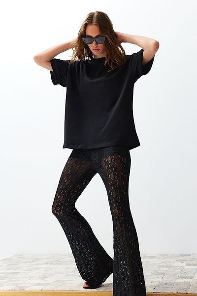 Trendyol Collection Schwarzes Premium-T-Shirt aus Baumwolle mit Rundhalsausschnitt in Übergröße TWOSS23TS00040