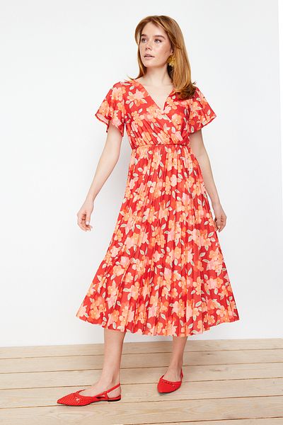Trendyol Collection Burgunderrotes Skater-/Gürtelöffnungs-Midikleid aus geripptem, dehnbarem Strick mit zweireihigen Taschentuchärmeln TWOSS24EL00482