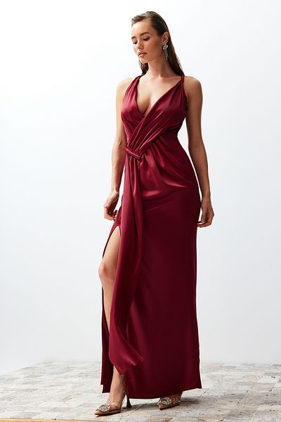 Trendyol Collection Μακρύ μπορντό σατέν βραδινό φόρεμα - TPRSS24AE00038