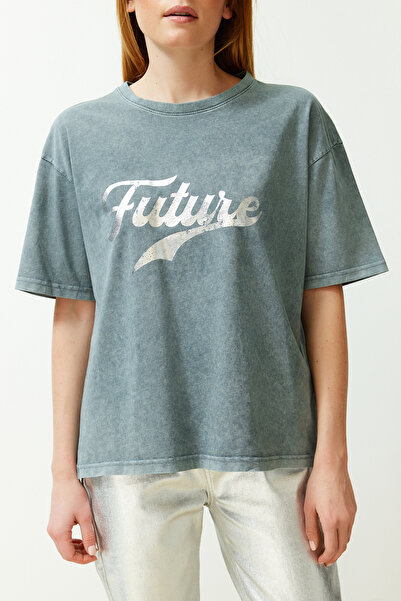 Trendyol Collection Gray Slogan Printed Washed Relaxed/Comfortable Fit Crew Neck Knitted T-Shirt Twoss24Ts00107