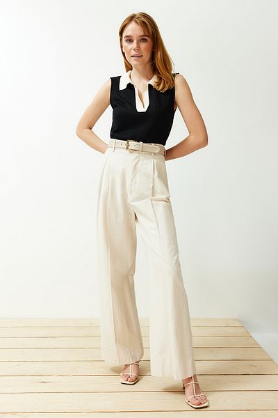 Trendyol Collection Μπλούζα με λαιμόκοψη εκρού πόλο με εμφάνιση TWOSS24BZ00273