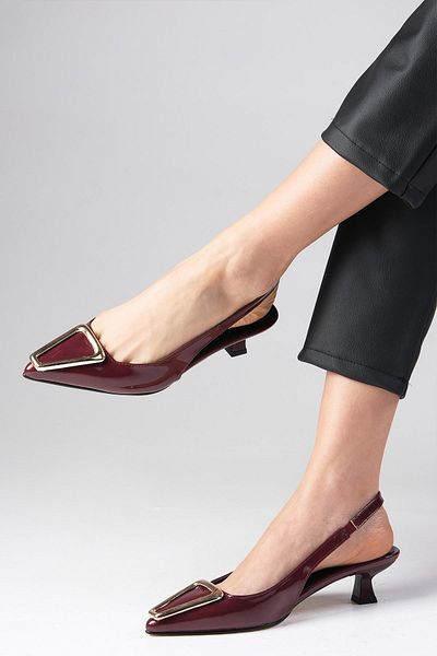 Mio Gusto Milena Burgundy Color Lakovaná kůže Miniaturní dámské boty na podpatku s kovovou přezkou