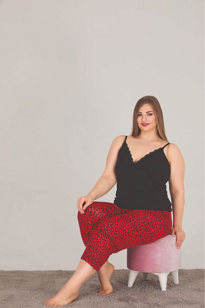 Temporium Women's Plus Size Collar Lace Detailed Patterned Rope Strap Capri Pajama Set