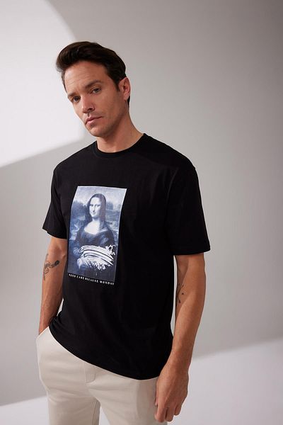 DeFacto Μπλουζάκι Leonardo Da Vinci Relax Fit Crew Neck 100 βαμβακερό εμπριμέ κοντομάνικο T-shirt Z6086az23sm