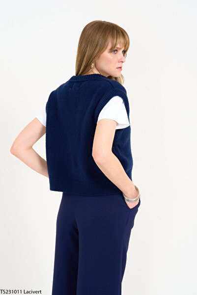 Laluvia Navy Blue V-Neck Plain Sweater
