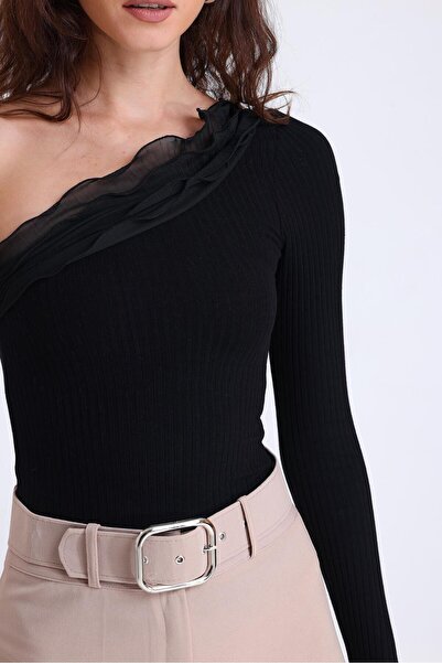 Miss Murem Single Shoulder Tulle Detailed Blouse-Black