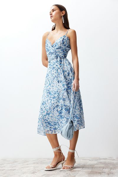 Trendyol Collection Blaues, gewebtes Midikleid aus Chiffon mit Volantrock und Tiermuster, gefüttert TWOSS24EL00536