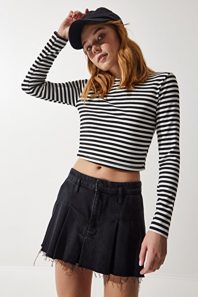 Happiness İstanbul Schwarze, kurze Strickbluse mit Rundhalsausschnitt und Streifen für Damen, CR00424