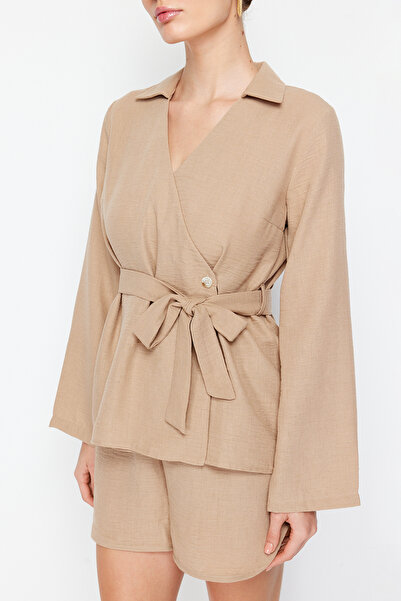 Trendyol Collection Βιζόν V-λαιμόκοψη διπλό υφαντό μπλούζα με λεπτομέρεια γραβάτας TWOSS24BZ00371