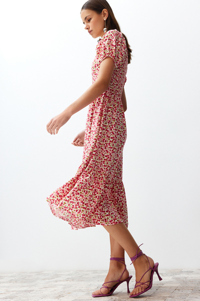 Trendyol Collection Ροζ φλοράλ βισκόζη μέσης ανοιγόμενο μίντι υφαντό φόρεμα TWOSS24EL00523