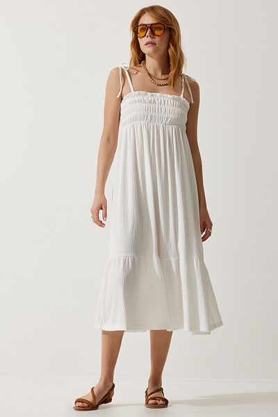 Happiness İstanbul Weißes Sommer-Strickkleid mit Riemchen und Crinkle-Muster für Damen, UB00250
