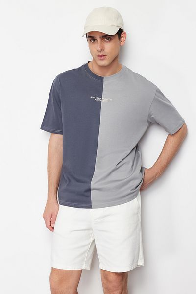 Trendyol Collection Antracitové vyšívané oversize tričko – 100% bavlna, blokový vzor TMNSS21TS1452