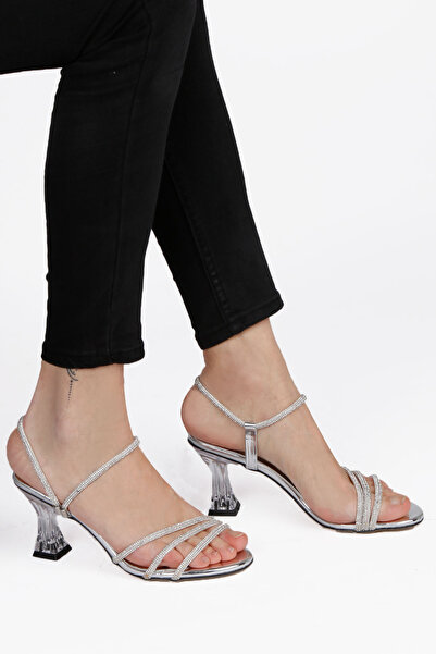 RENKLİBUTİK حذاء نسائي بكعب شفاف ومزين بأحجار فضية