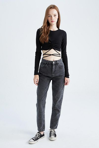 DeFacto Cool Fitted Crew Neck Basic Back Tričko s nízkým střihem s dlouhým rukávem Y8391az22au