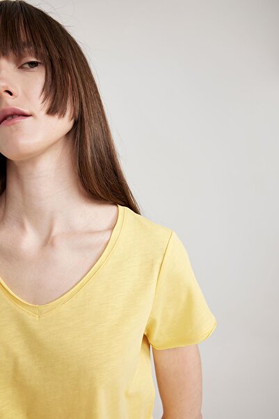 DeFacto V nyakú, normál szabású, rövid ujjú pamut póló - K1507az23sm