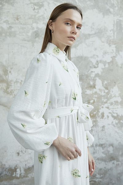 InStyle فستان كتان مطرز بالزهور - أبيض