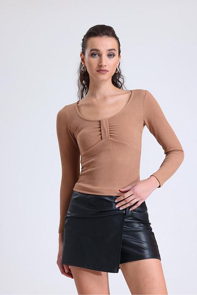 Miss Murem U-neck Crop Top - Biscuit with Band on the Front