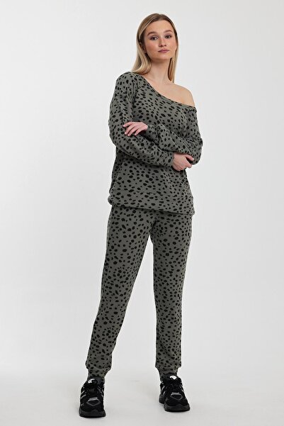 Penyelux Women's Comfortable and Stylish Polka Dot V-Neck Long Sleeve T-Shirt