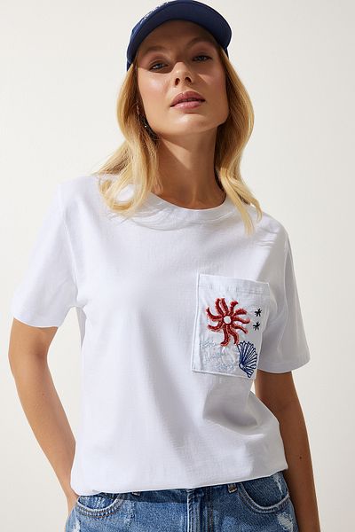 Happiness İstanbul Weißes besticktes Strick-T-Shirt mit Rundhalsausschnitt für Damen CR00425