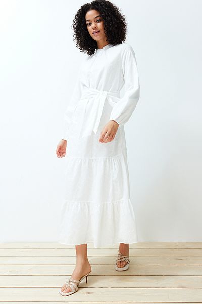 Trendyol Modest Weißes Spitzenkleid mit Stehkragen - Guipure-Futter, TCTSS24EB00053