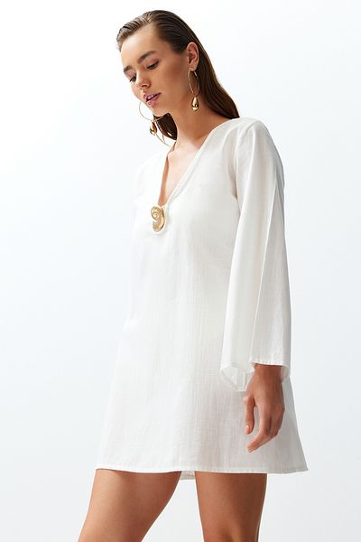 Trendyol Collection Λευκό μίνι υφαντό φόρεμα παραλίας με αξεσουάρ από κοχύλι και βαμβακερό βαμβάκι Premium TBESS24EL00020