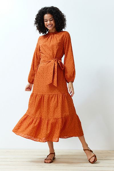 Trendyol Modest Φόρεμα με κέντημα γκιπούρ με επένδυση από κανέλα με δαντέλα - γιακάς σταντ TCTSS24EB00053