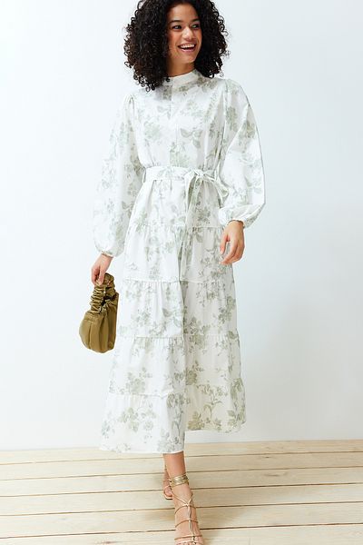 Trendyol Modest Ecrufarbenes, gewebtes Kleid aus Popeline mit Stehkragen und Blumengürtel TCTSS24EB00153